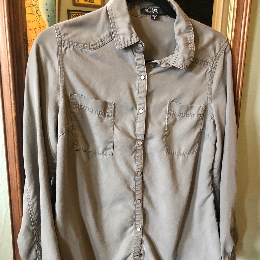 Western inspired long sleeve, snap button-up